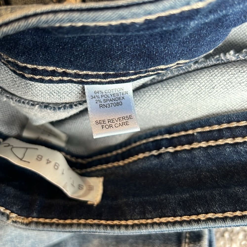 CATO // CROPPED STRAIGHT CURVY FIT JEANS - Picture 7 of 10